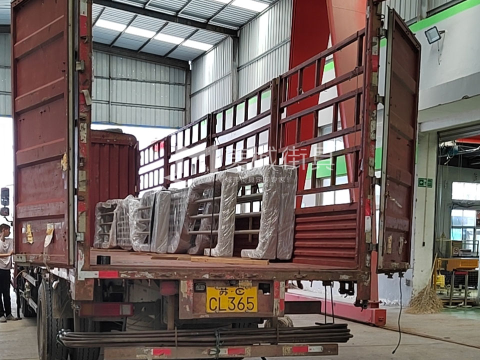 南京道路護欄發(fā)貨 南京道路護欄發(fā)貨